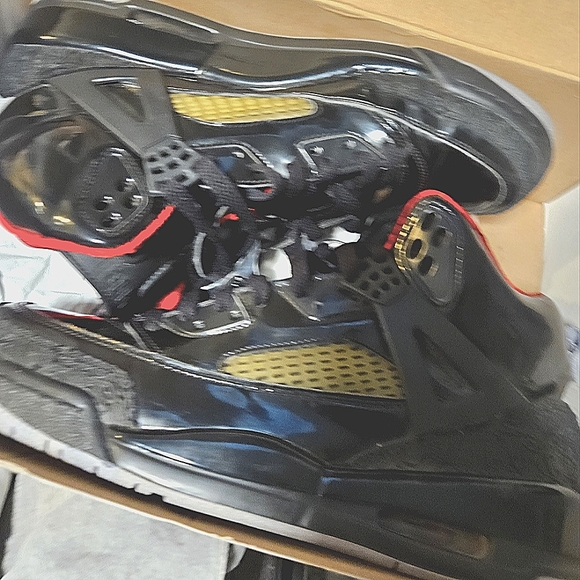 Nikes - Picture 3 of 4